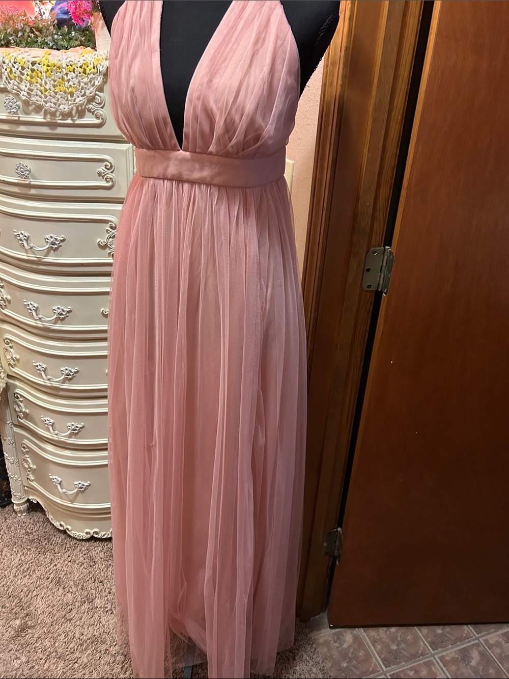Elegant Pink V-Neck Tulle Evening Dress NWOT